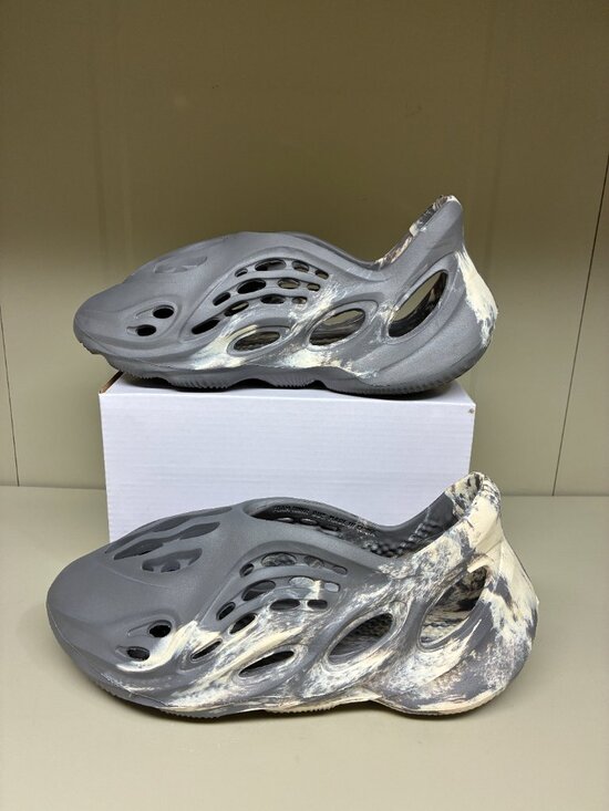 Adidas Yeezy Foam Runner RNNR Mx Granite Sneakers Size 8 main image 4